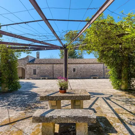 Tenuta Pizzola * Nociglia