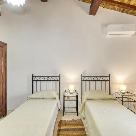 Tenuta Pizzola Country house Nociglia